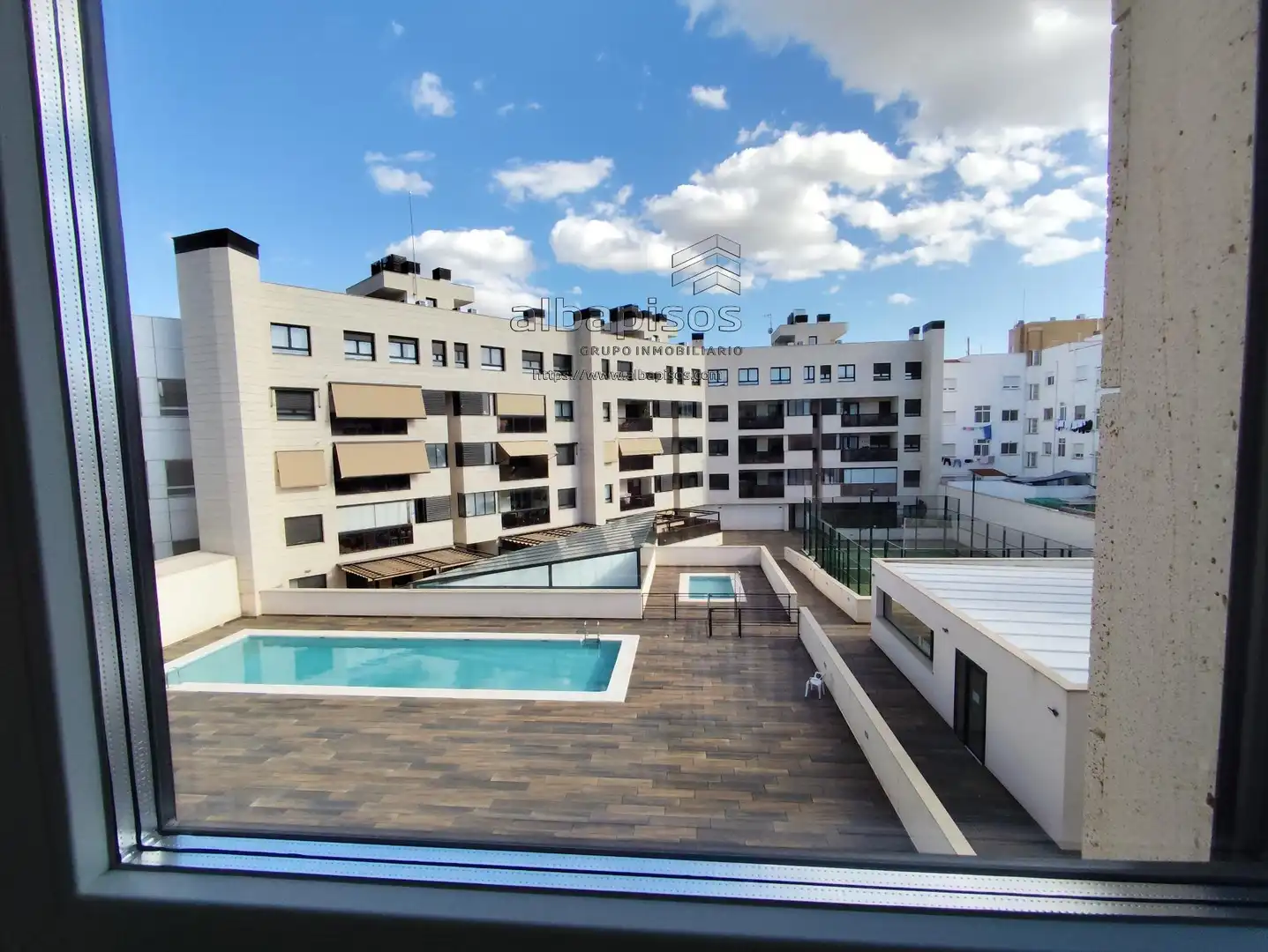Piscina de Piso de alquiler en Albacete con Calefacción, Terraza y Trastero