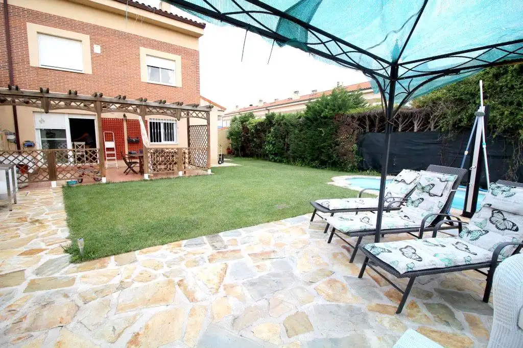 Jardín de Casa o chalet en venta en Alovera con Aire acondicionado, Calefacción y Piscina comunitaria