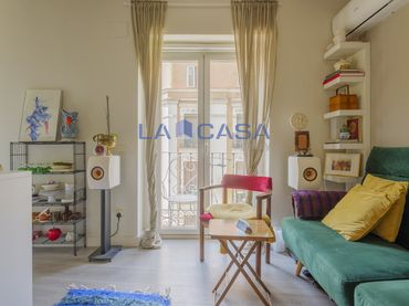 Piso con balcón en venta en Calle del Mesón de Paredes