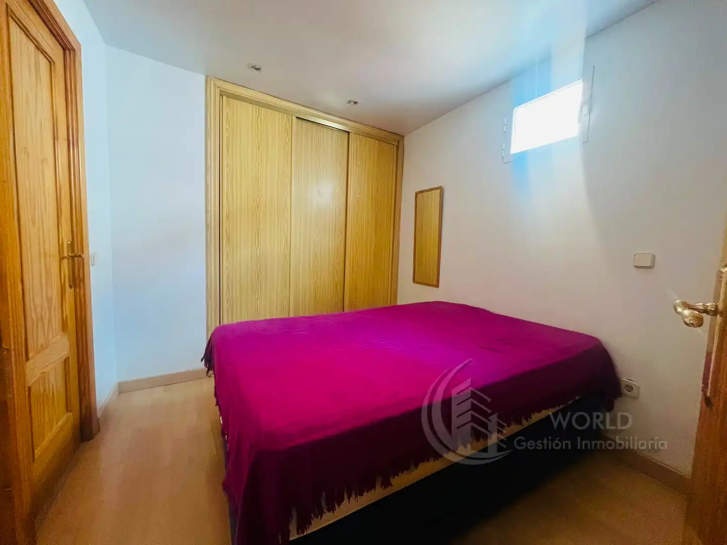 Dormitori de Apartament de lloguer en Madrid amb Calefacció, Moblat i Rentadora