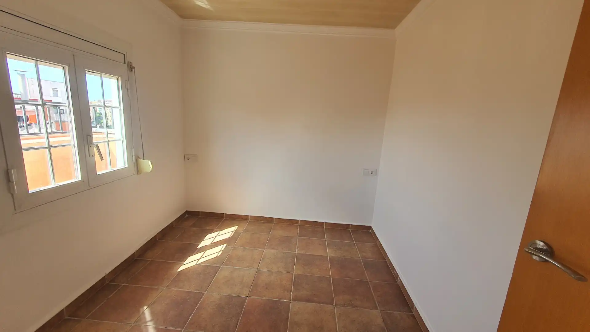 Habitación de Ático en venta en L'Hospitalet de Llobregat con Aire acondicionado, Calefacción y Terraza