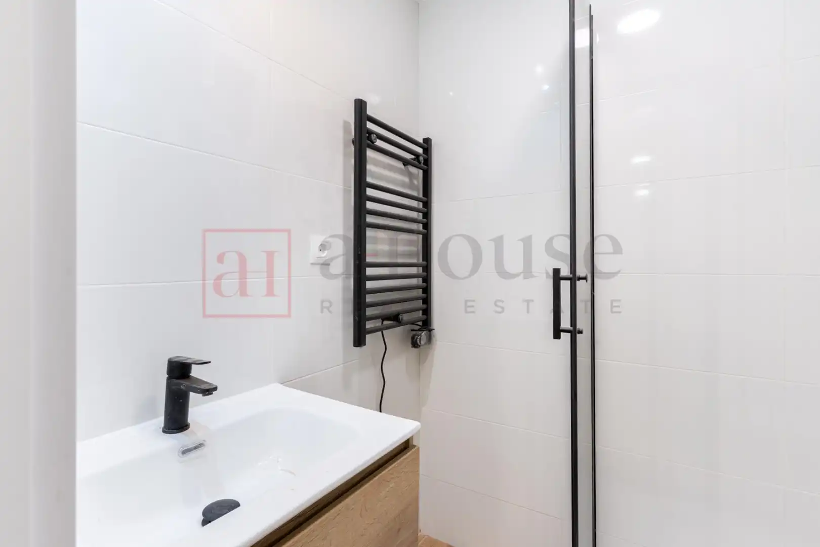 Baño de Local en venta en Madrid con Aire acondicionado