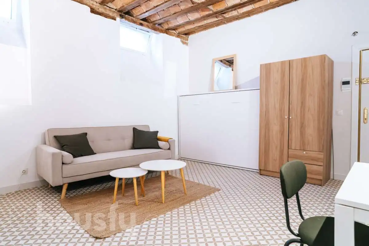 Habitación de Estudio de alquiler en Madrid con Amueblado