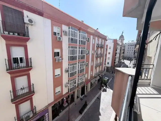 Außenansicht von Wohnung zum Verkauf in Huelva mit Terrasse und Balkon