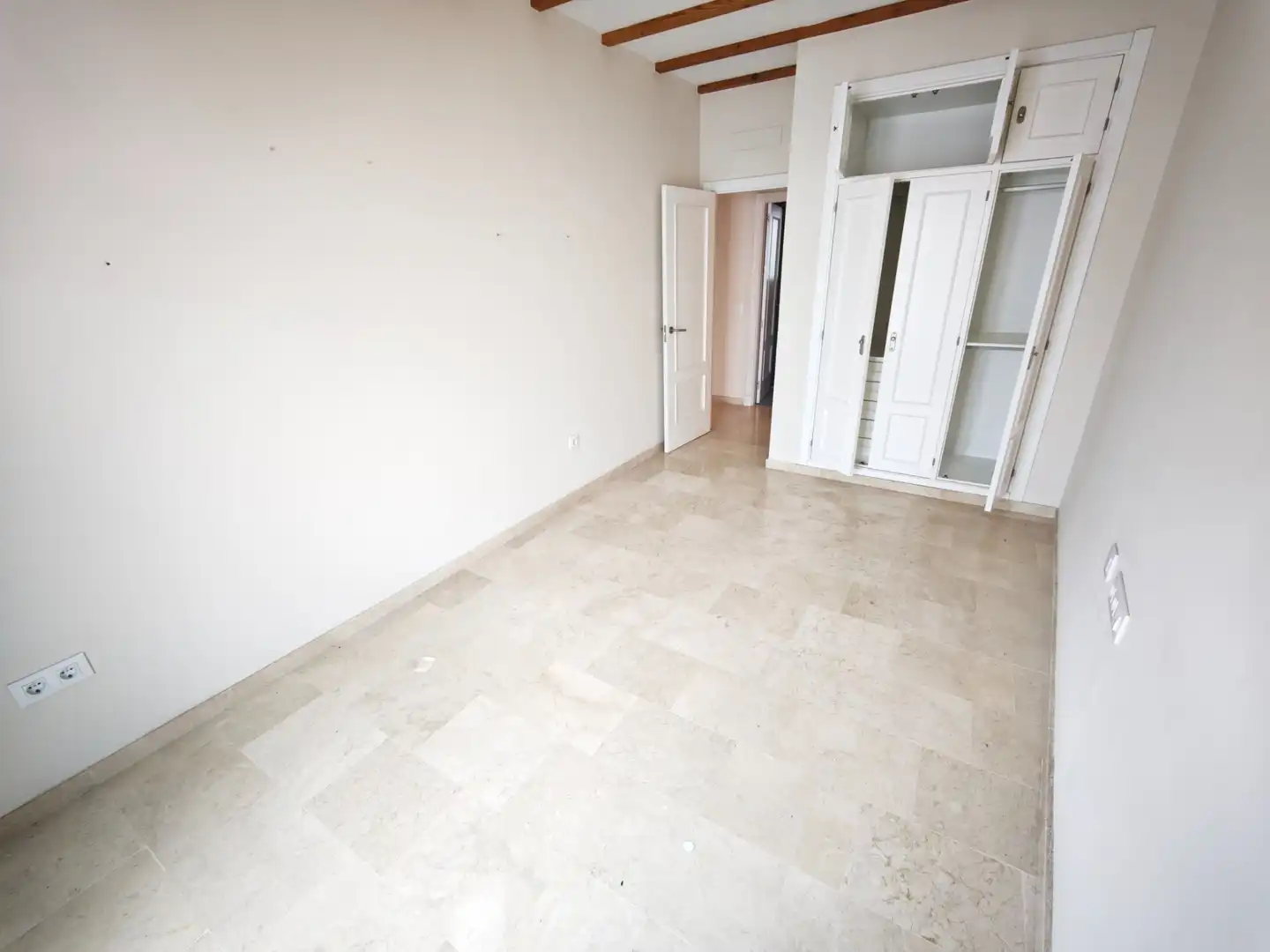 Flat with terrace for sale in Calle Jesús Cautivo 2, imagen 8