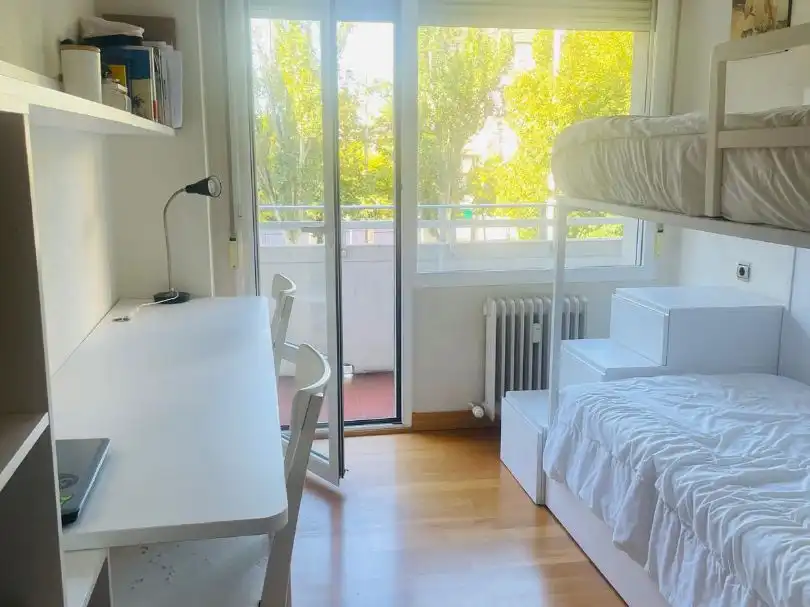 Dormitori de Pis en venda en  Pamplona / Iruña amb Terrassa i Balcó