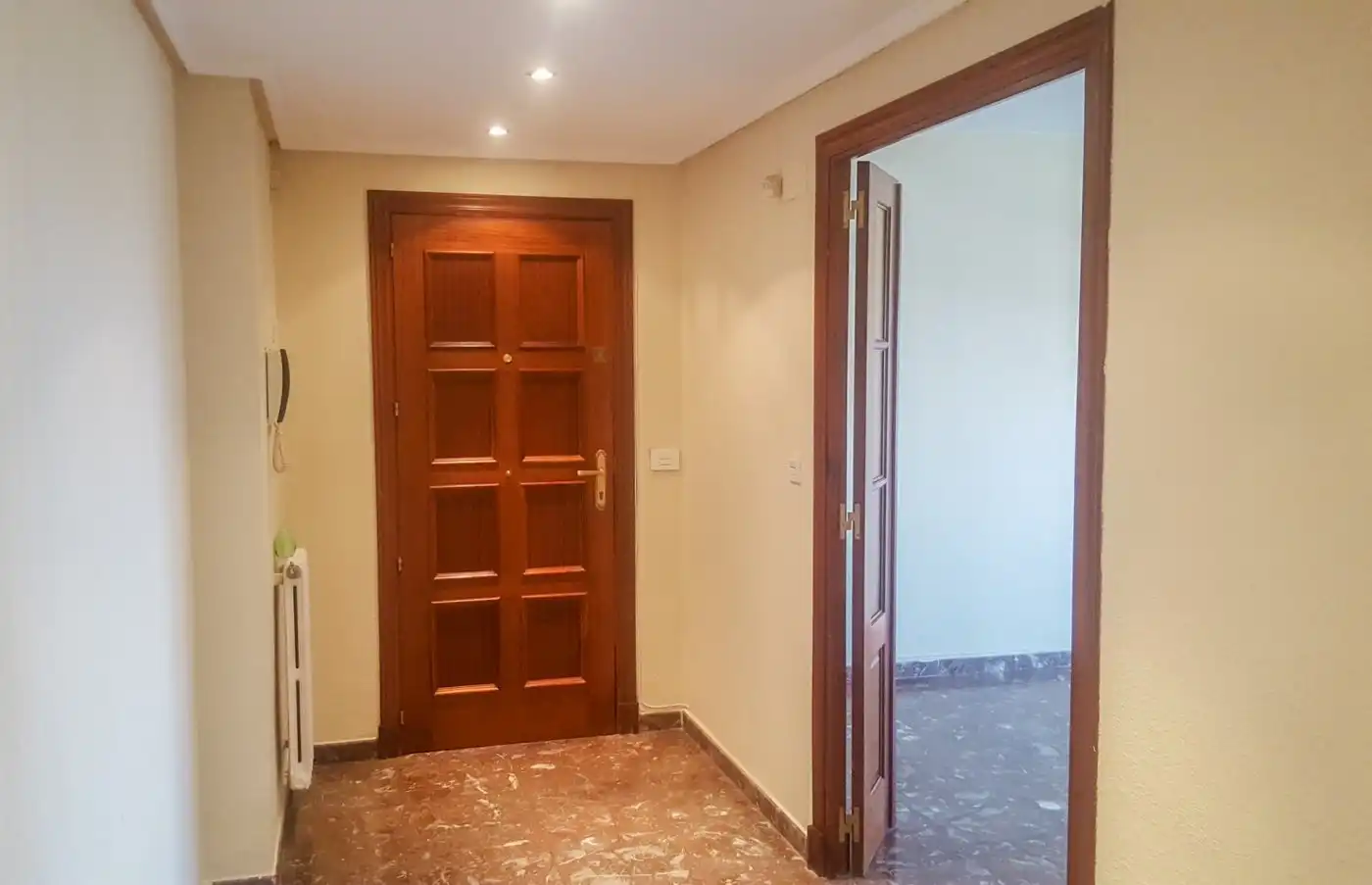 Wohnung zur Miete in Zaragoza mit Klimaanlage, Heizung und Privatgarten