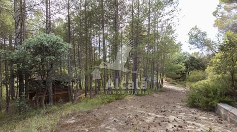 ?Parcela de 2.798 m con cabaña y piscina comunitaria en Urbanización Valdenaya, Trillo
