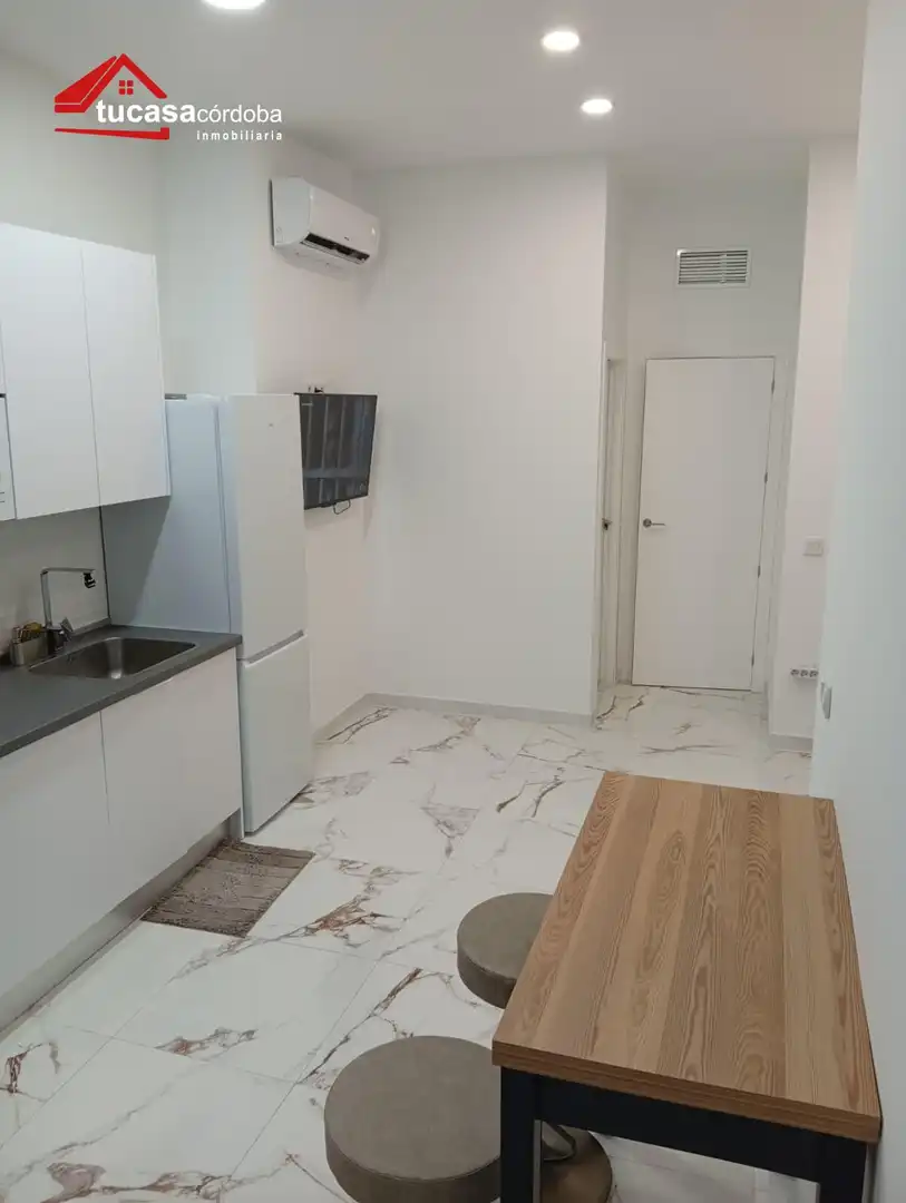 Cuina de Planta baixa en venda en Córdoba amb Aire condicionat i Moblat
