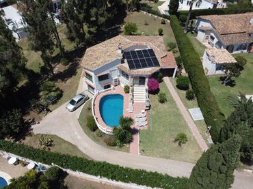 Villa con piscina in vendita a El Faro de Calaburra - Chaparral