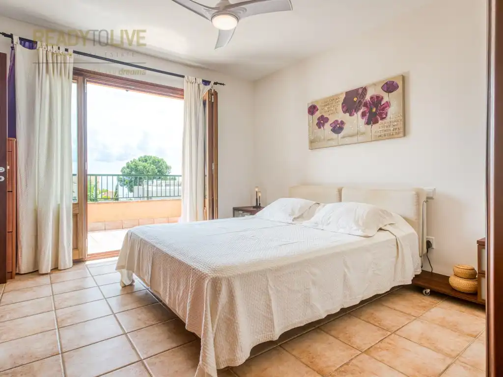 Schlafzimmer von Einfamilien-Reihenhaus zum Verkauf in Alcúdia mit Klimaanlage, Privatgarten und Terrasse