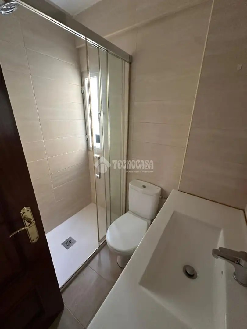 Bathroom of Flat for sale in Madrid  with Heating, Parquet flooring and Terrace