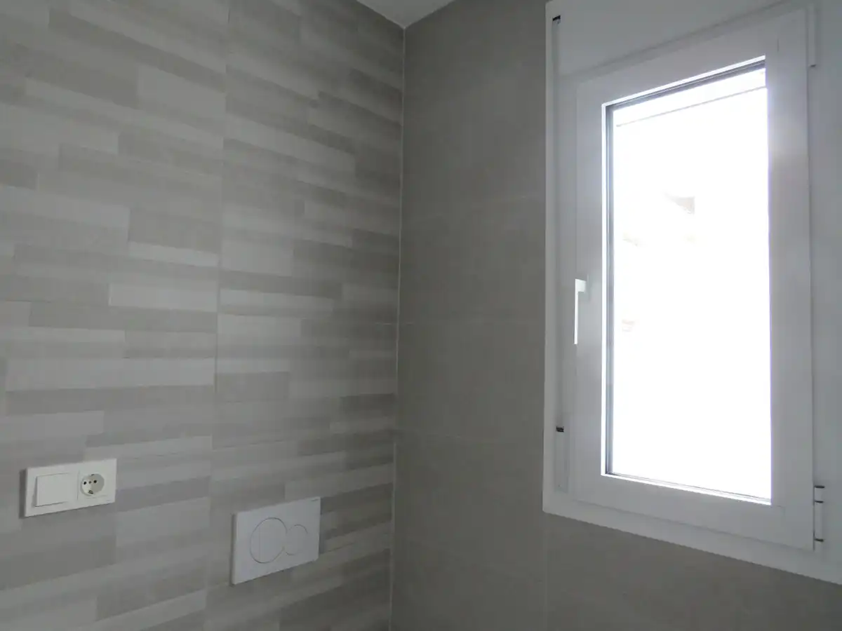 Baño de Apartamento en venta en Fuengirola con Aire acondicionado, Calefacción y Terraza