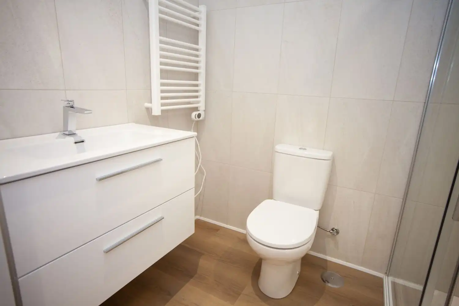 Badezimmer von Wohnungen zum Verkauf in Santiago de Compostela  mit Heizung und Abstellraum