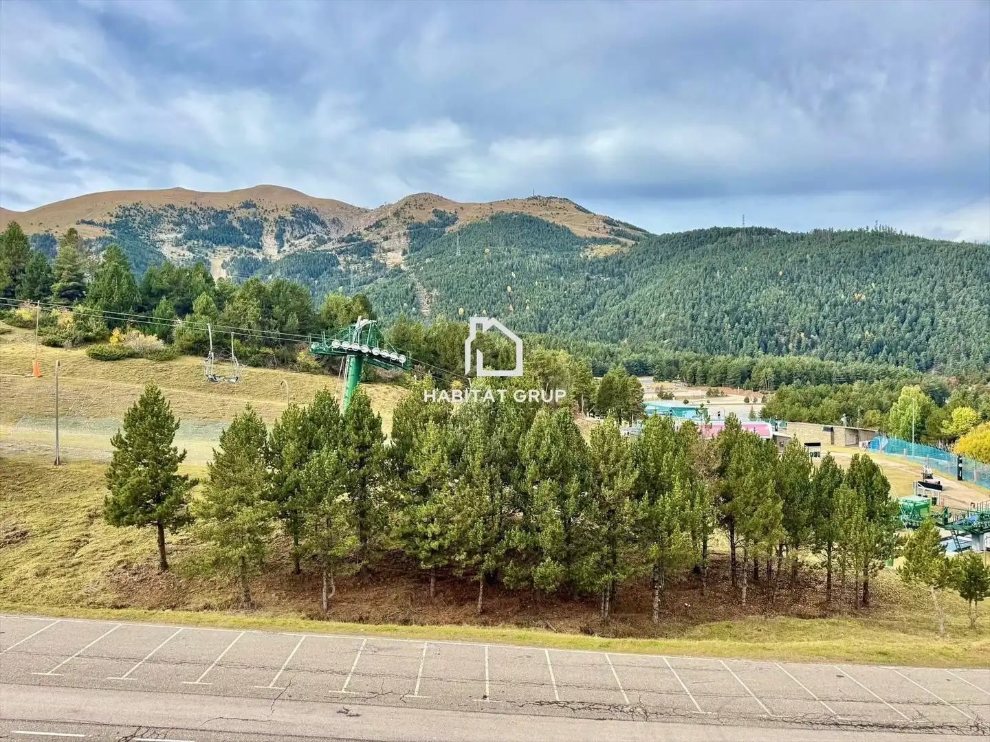 Vista exterior de Dúplex en venta en Alp con Calefacción, Terraza y Trastero