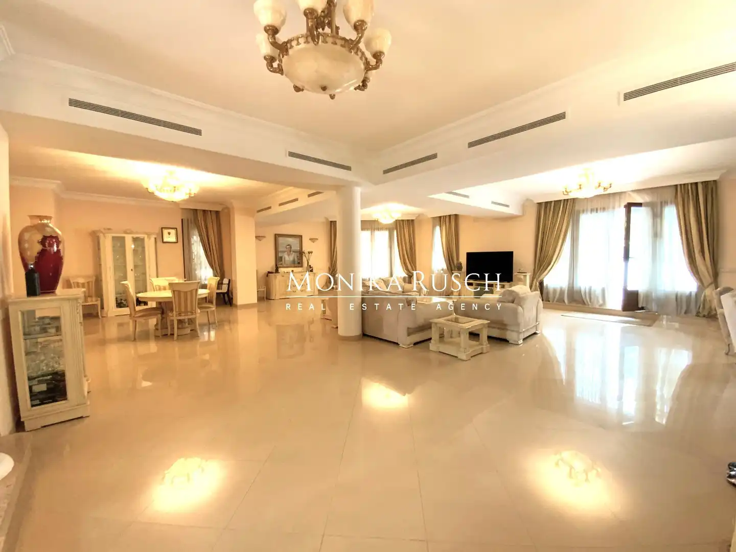 Sala d'estar de Casa o xalet en venda en Castelldefels amb Aire condicionat, Calefacció i Jardí privat