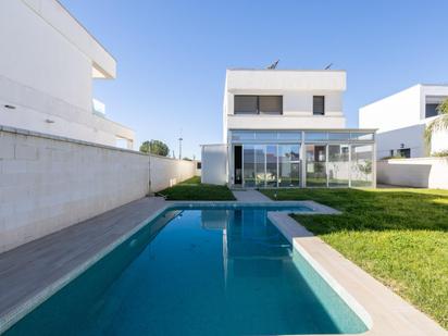 Piscina de Casa o xalet en venda en Alcalá de Guadaira amb Aire condicionat, Calefacció i Jardí privat