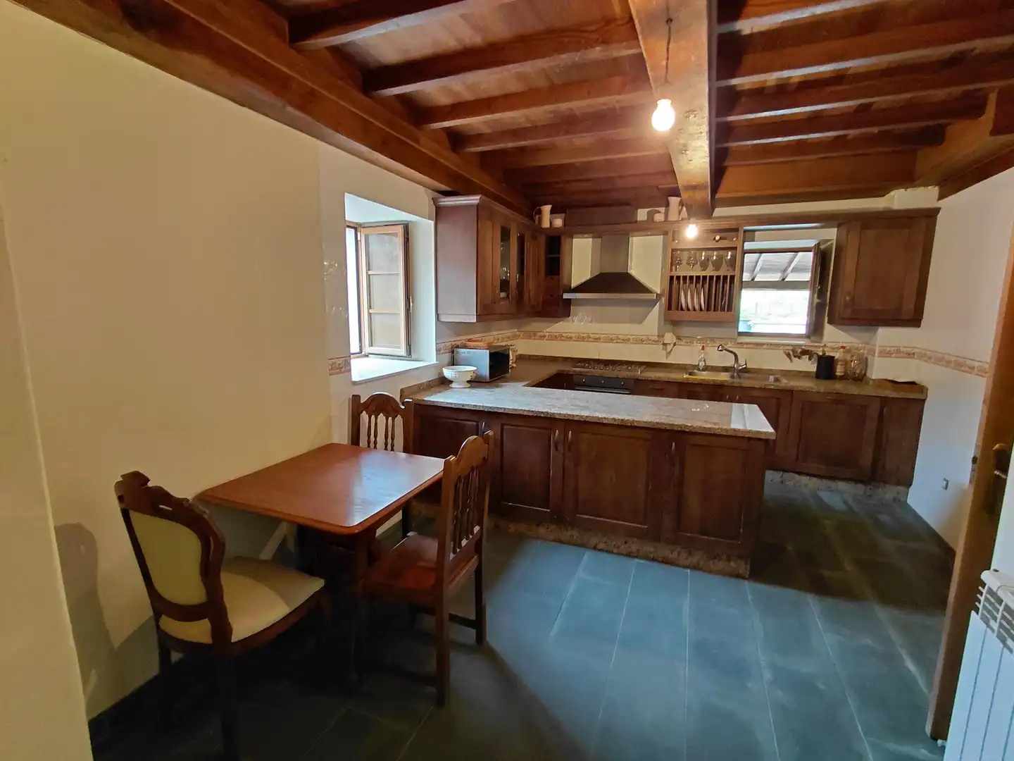 Cocina de Casa o chalet en venta en Betanzos con Calefacción, Jardín privado y Trastero