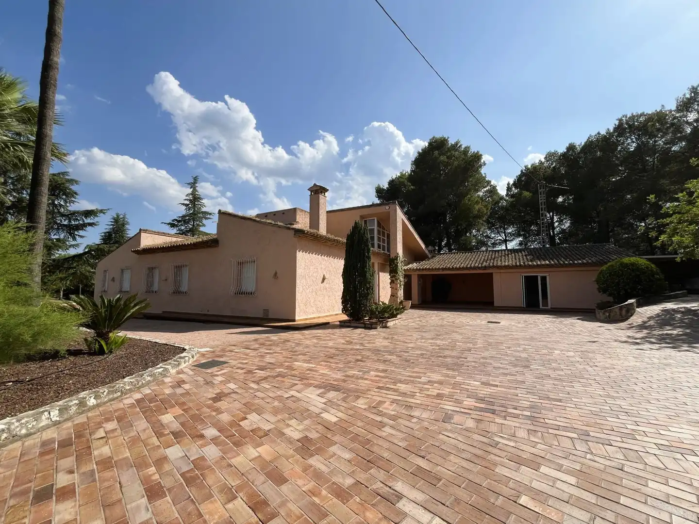 Vista exterior de Casa o xalet en venda en Ontinyent amb Aire condicionat, Calefacció i Jardí privat
