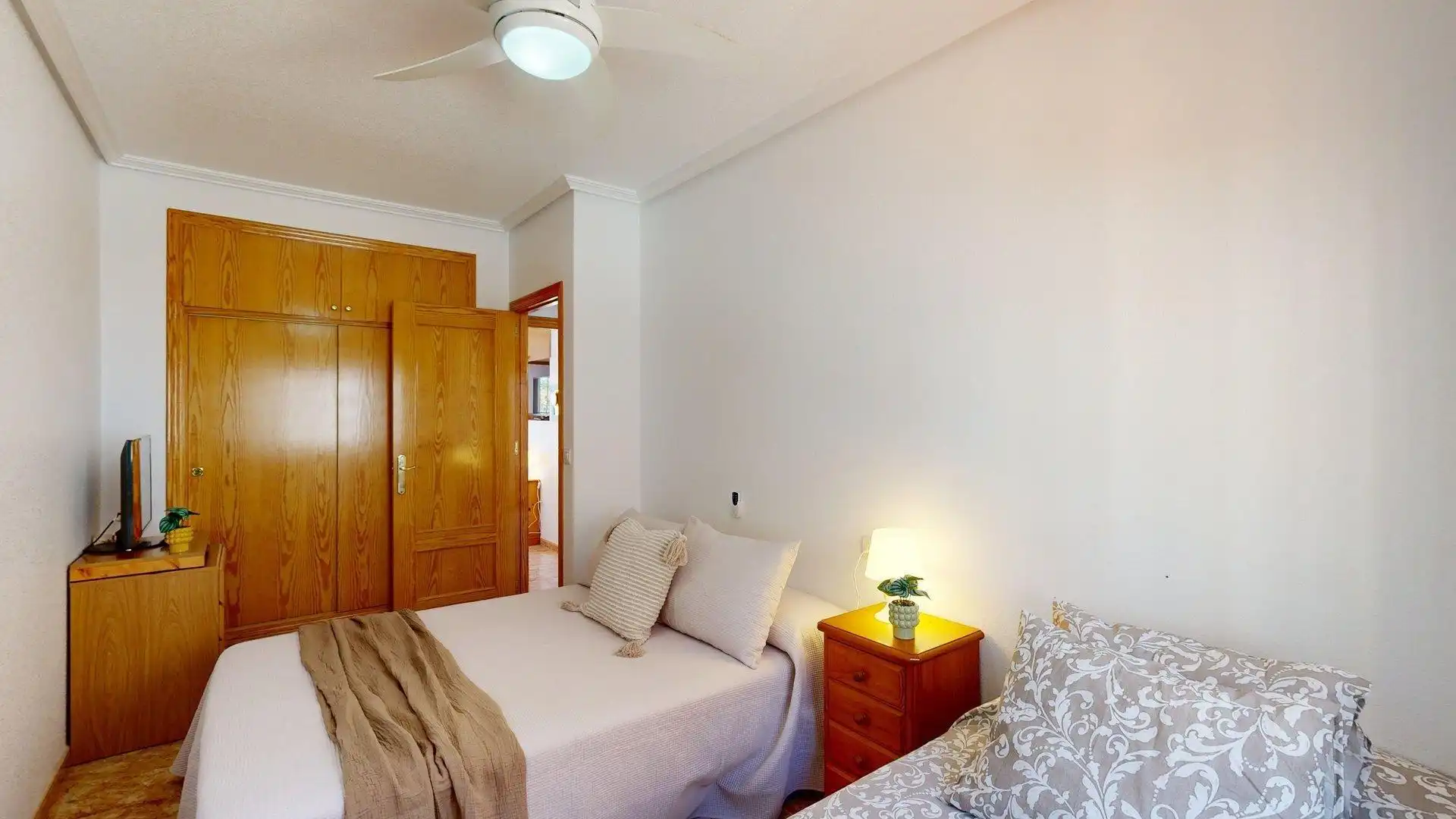 Habitación de Casa adosada en venta en Pilar de la Horadada con Jardín privado, Terraza y Balcón