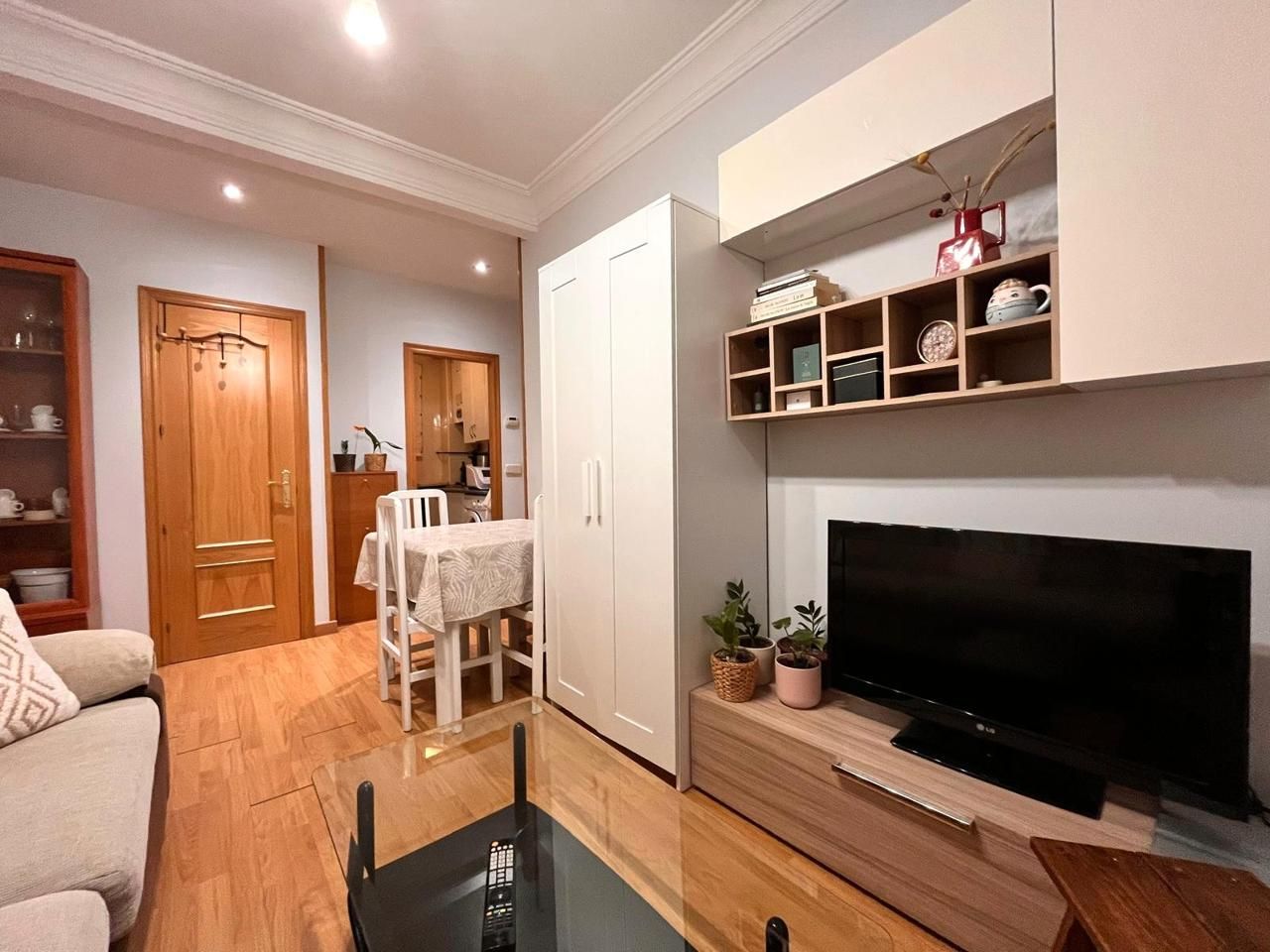 Sala de estar de Planta baja en venta en San Fernando de Henares con Calefacción y Amueblado