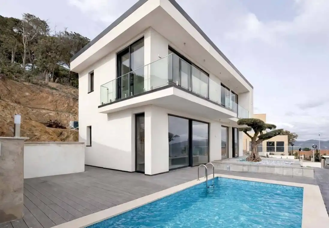 Casa amb terrassa en venda a Carrer de les Orenetes
