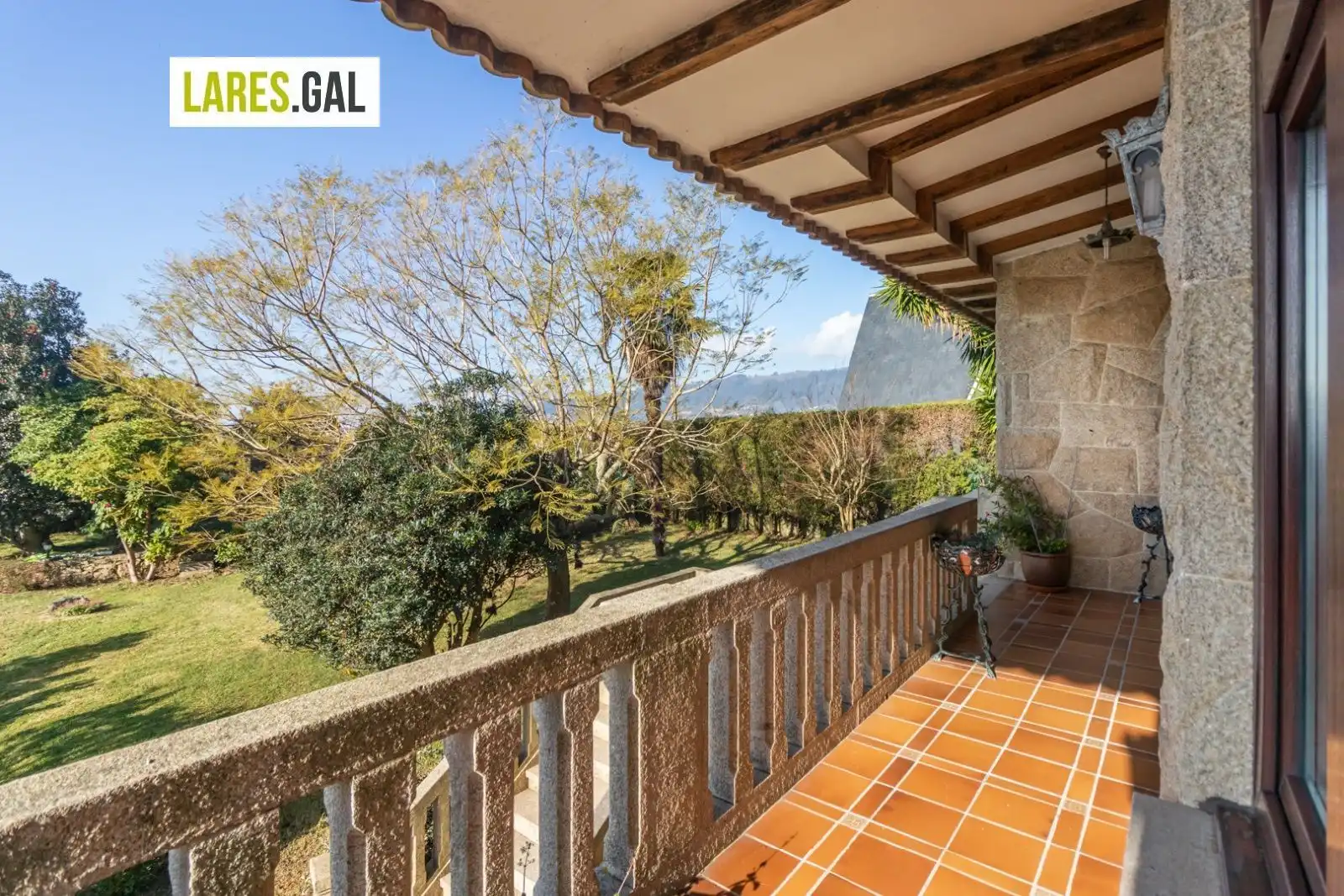 Vista exterior de Casa o xalet de lloguer en Moaña amb Calefacció, Terrassa i Moblat