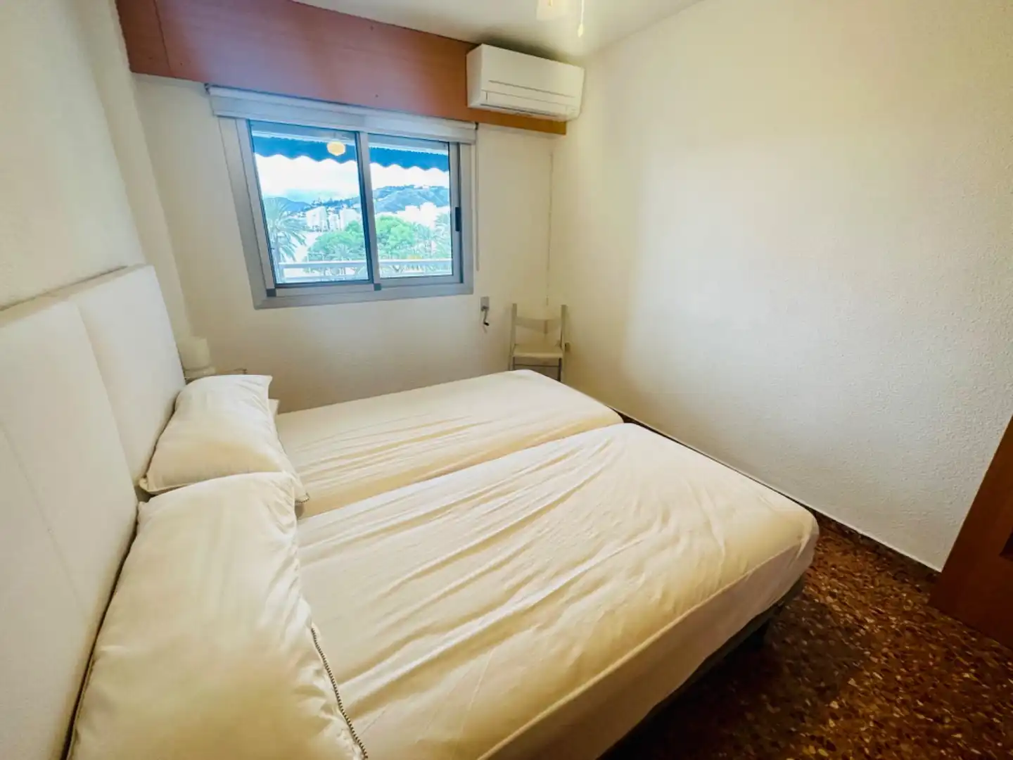 Habitación de Apartamento de alquiler en Cullera con Aire acondicionado, Jardín privado y Terraza