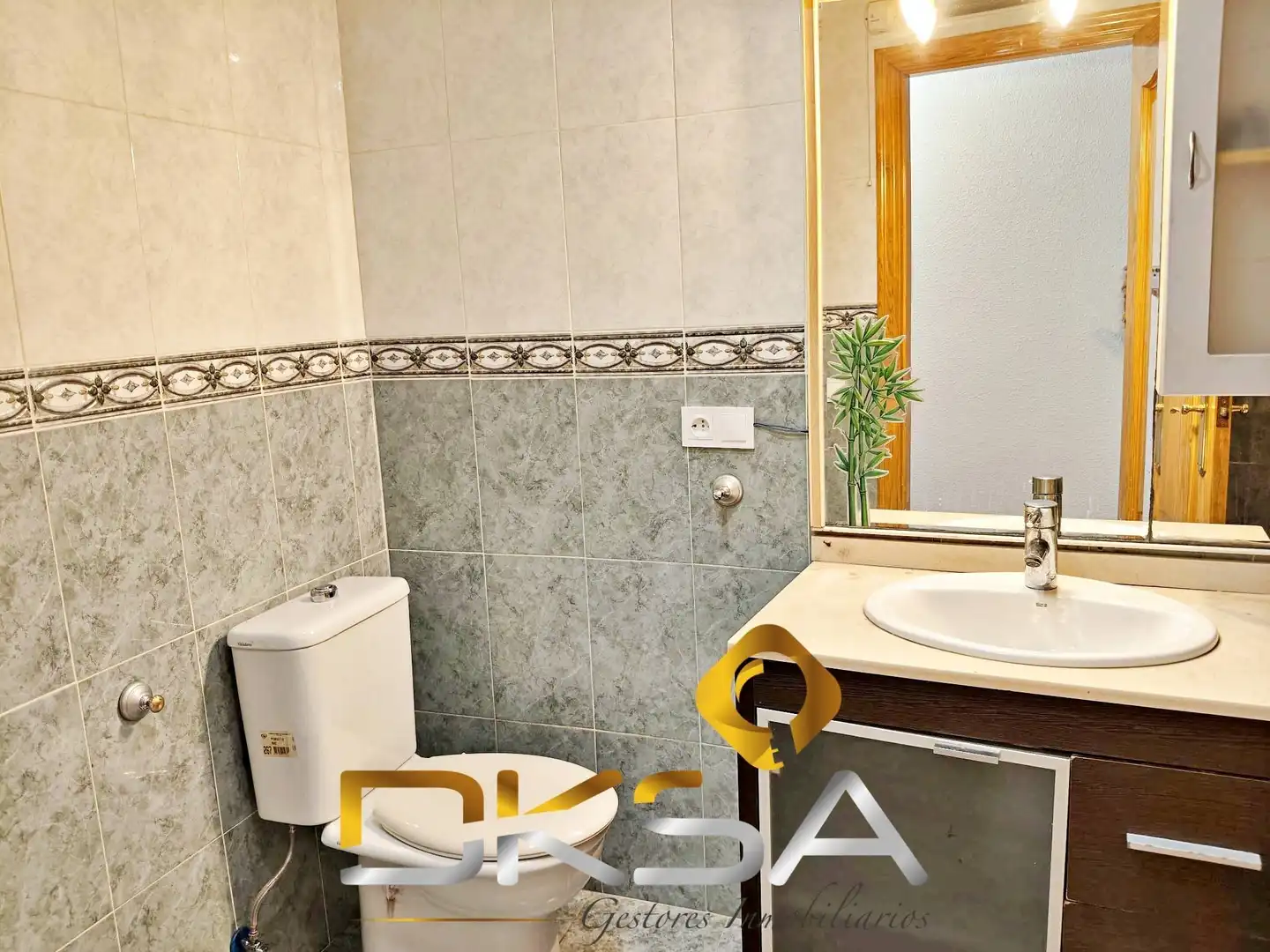 Bathroom of Flat for sale in Madrigal 