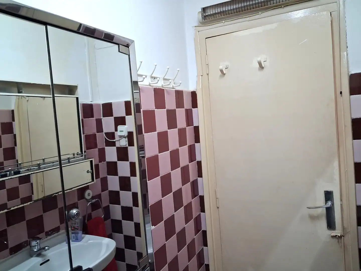 Bathroom of Flat for sale in Zaragoza  with Heating, Terrace and Furnished