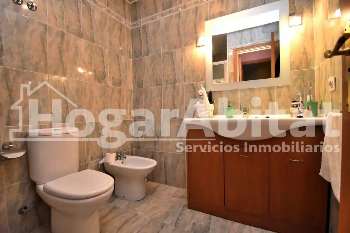 Baño de Casa adosada en venta en Burriana / Borriana con Jardín privado, Terraza y Piscina comunitaria