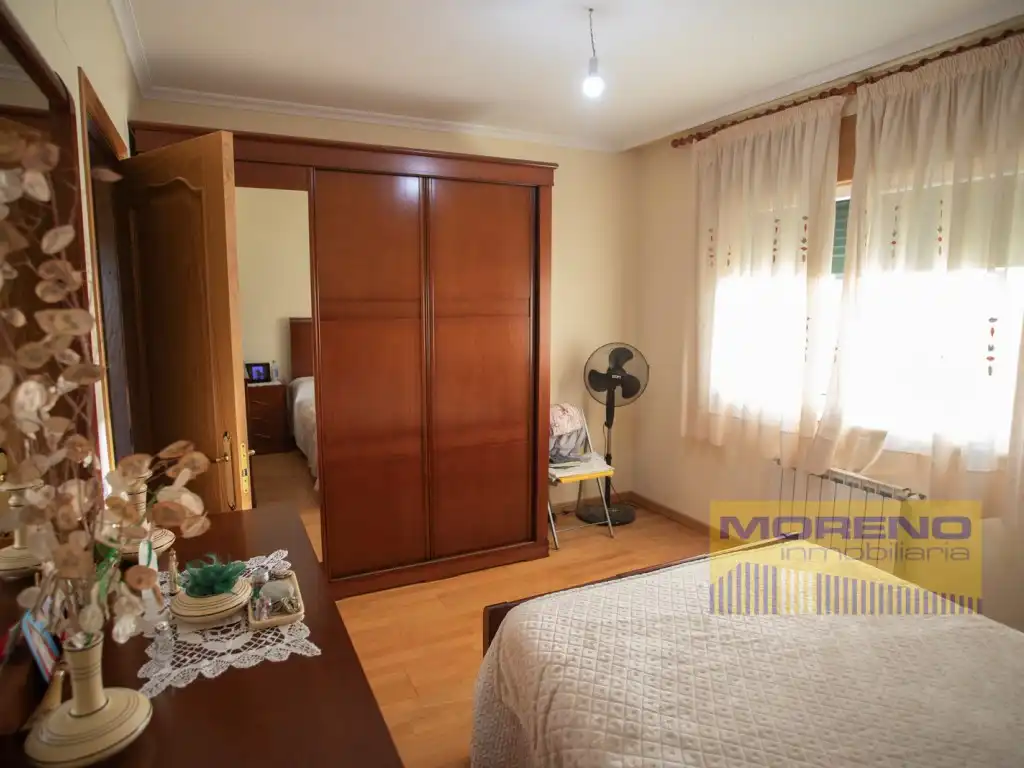 Dormitori de Casa o xalet en venda en Sarria