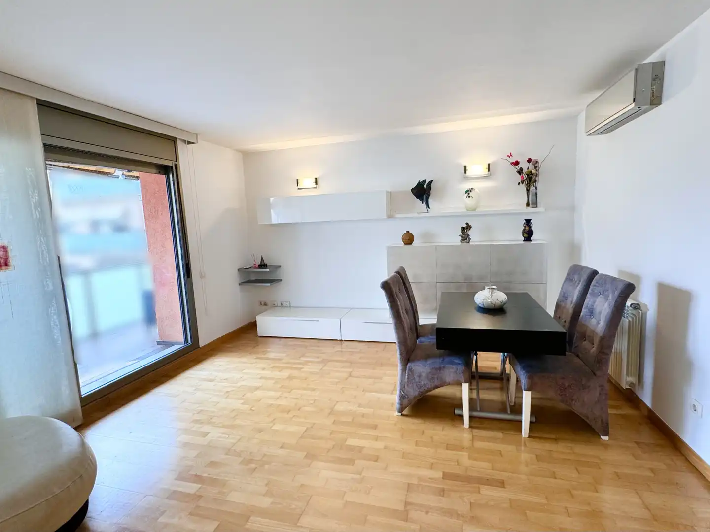 Dining room of Flat for rent in Badalona  with Air Conditioner, Heating and Parquet flooring