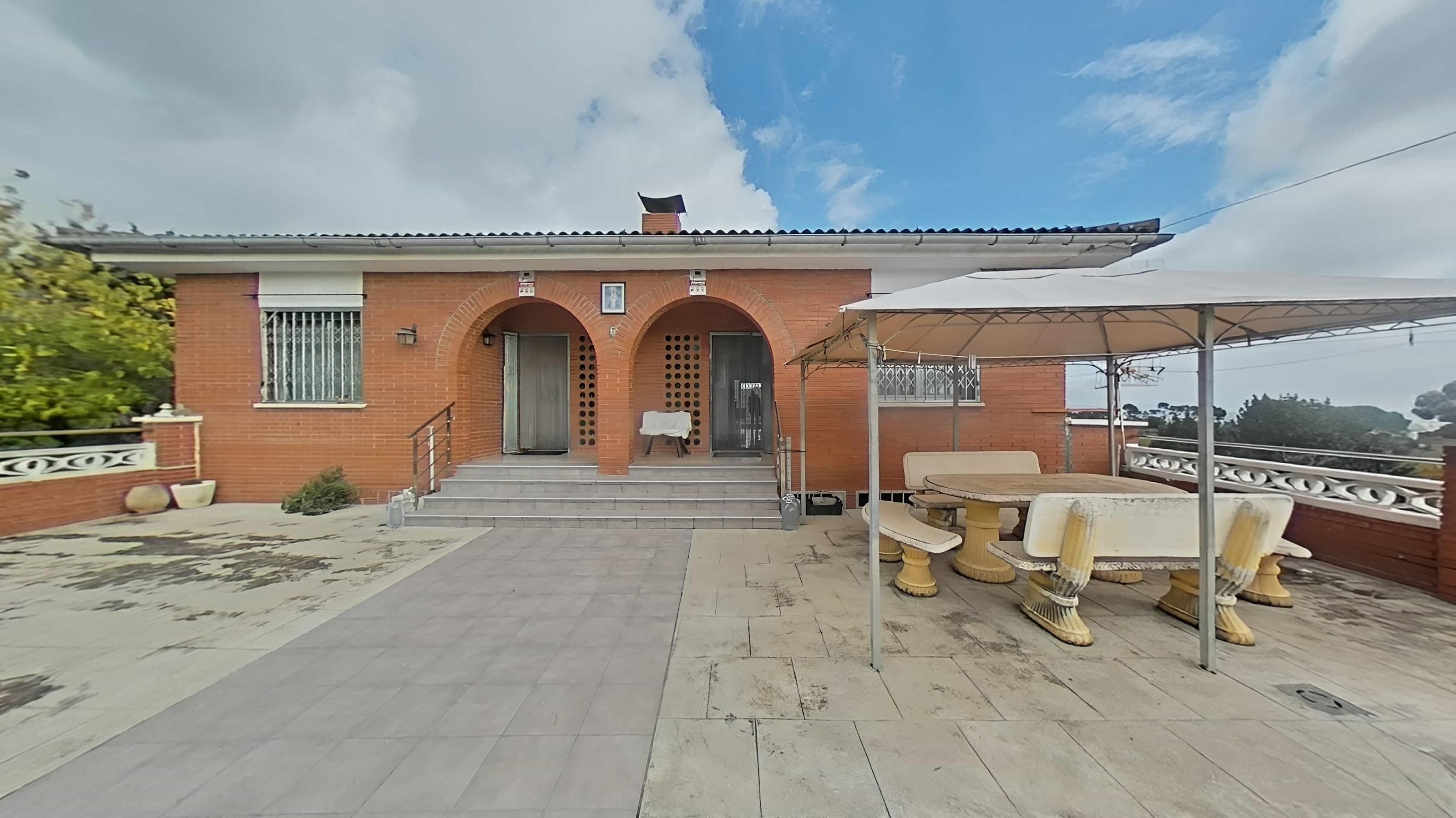 Exterior view of Single-family semi-detached for sale in Torrelles de Foix  with Heating