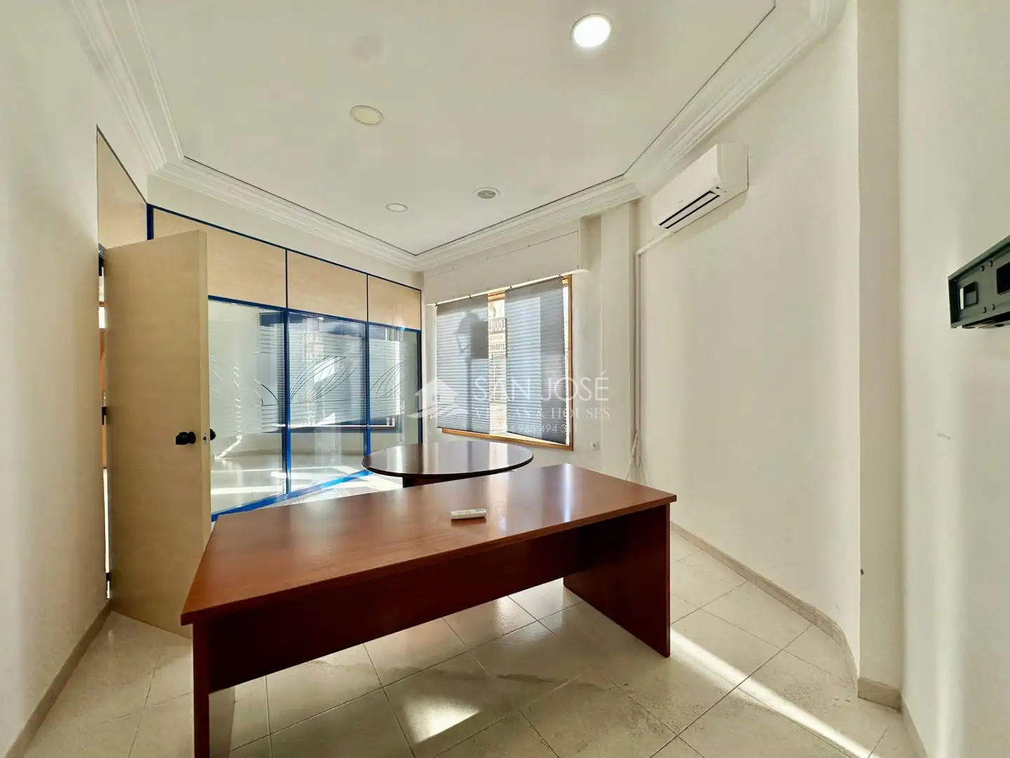 Commercial properties for rent in Aspe  with Air Conditioner and Furnished