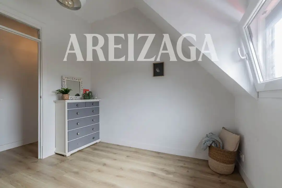 Habitación de Ático en venta en Donostia - San Sebastián  con Calefacción y Amueblado