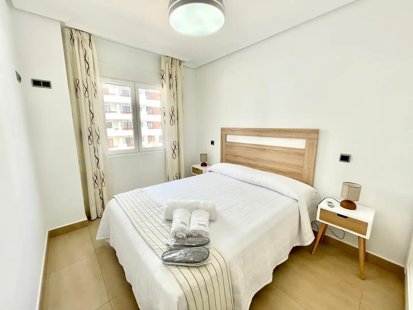 Dormitori de Apartament de lloguer en Los Alcázares amb Aire condicionat, Piscina i Moblat