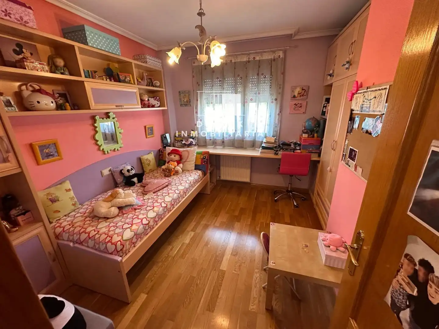 Habitación de Casa adosada en venta en Cuenca con Calefacción, Terraza y Amueblado