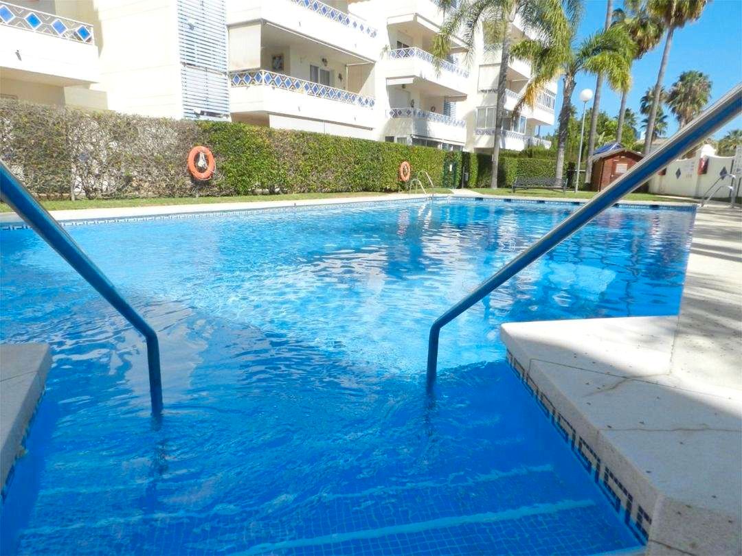 Swimming pool of Flat for sale in Marbella  with Air Conditioner, Heating and Terrace