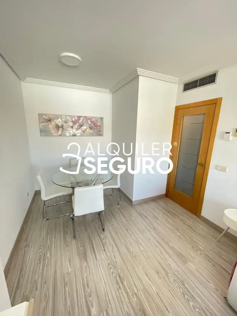 Bedroom of Flat for rent in Madrid  with Air Conditioner, Heating and Storage room