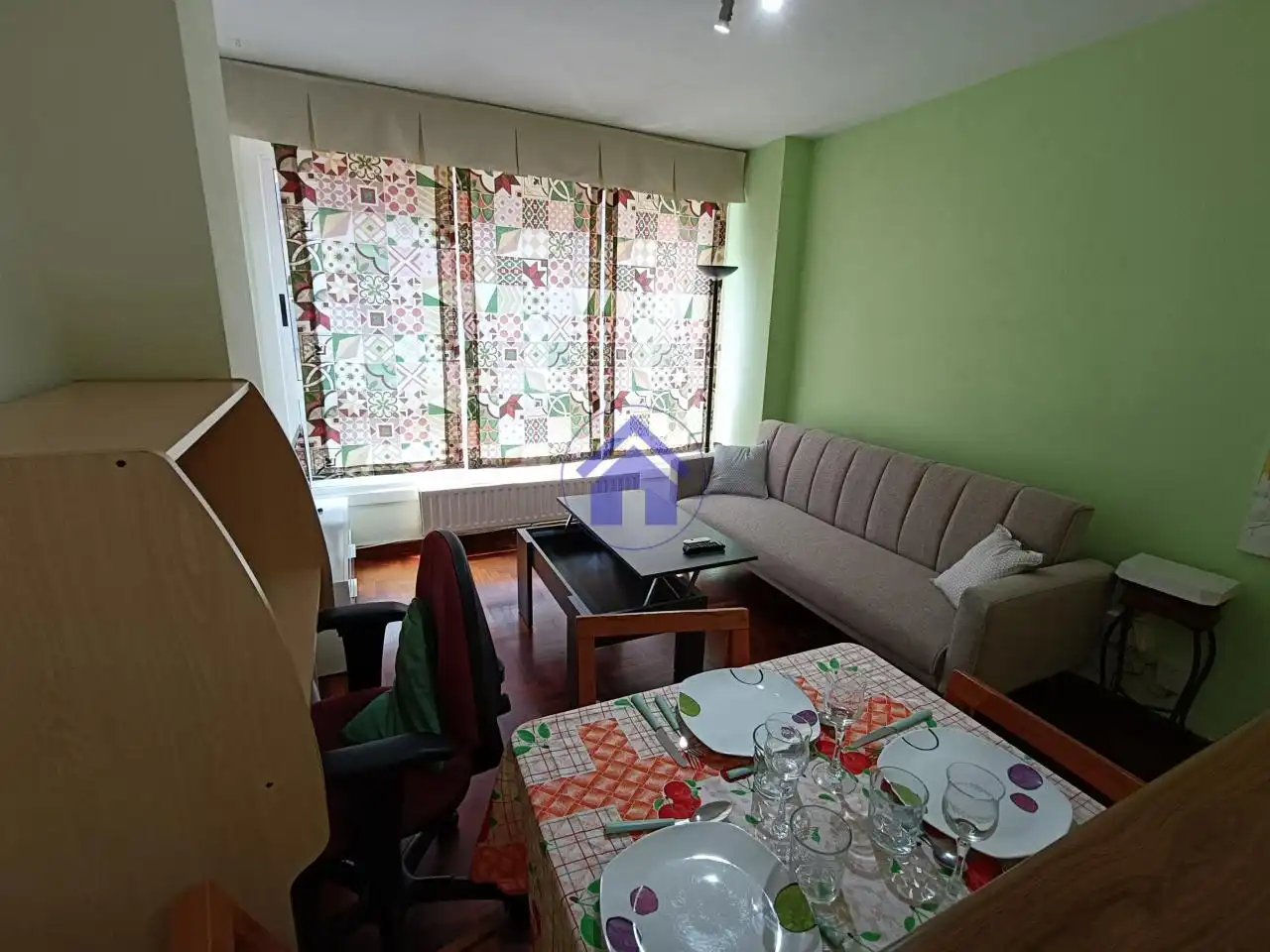 Sala de estar de Piso de alquiler en Vigo  con Calefacción, Parquet y Amueblado