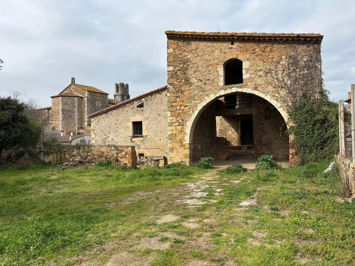 Vista exterior de Finca rústica en venda en Juià amb Jardí privat
