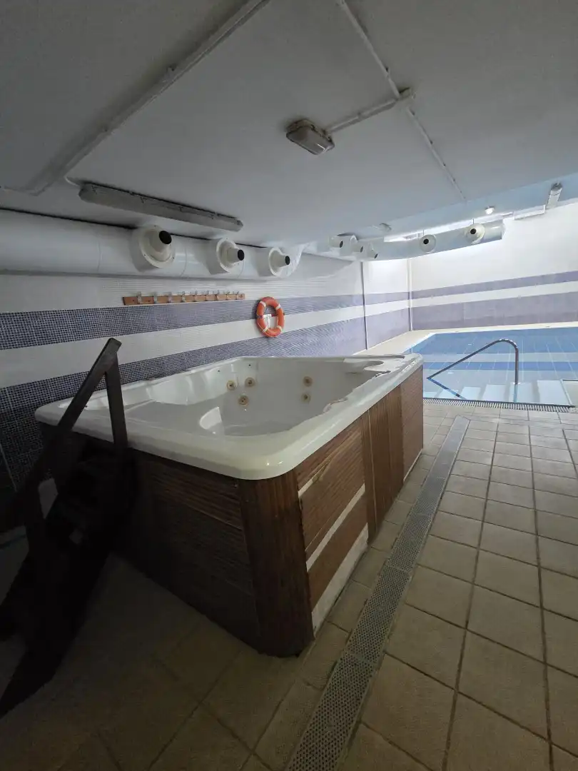 Piscina de Piso en venta en Gijón  con Calefacción, Jardín privado y Parquet