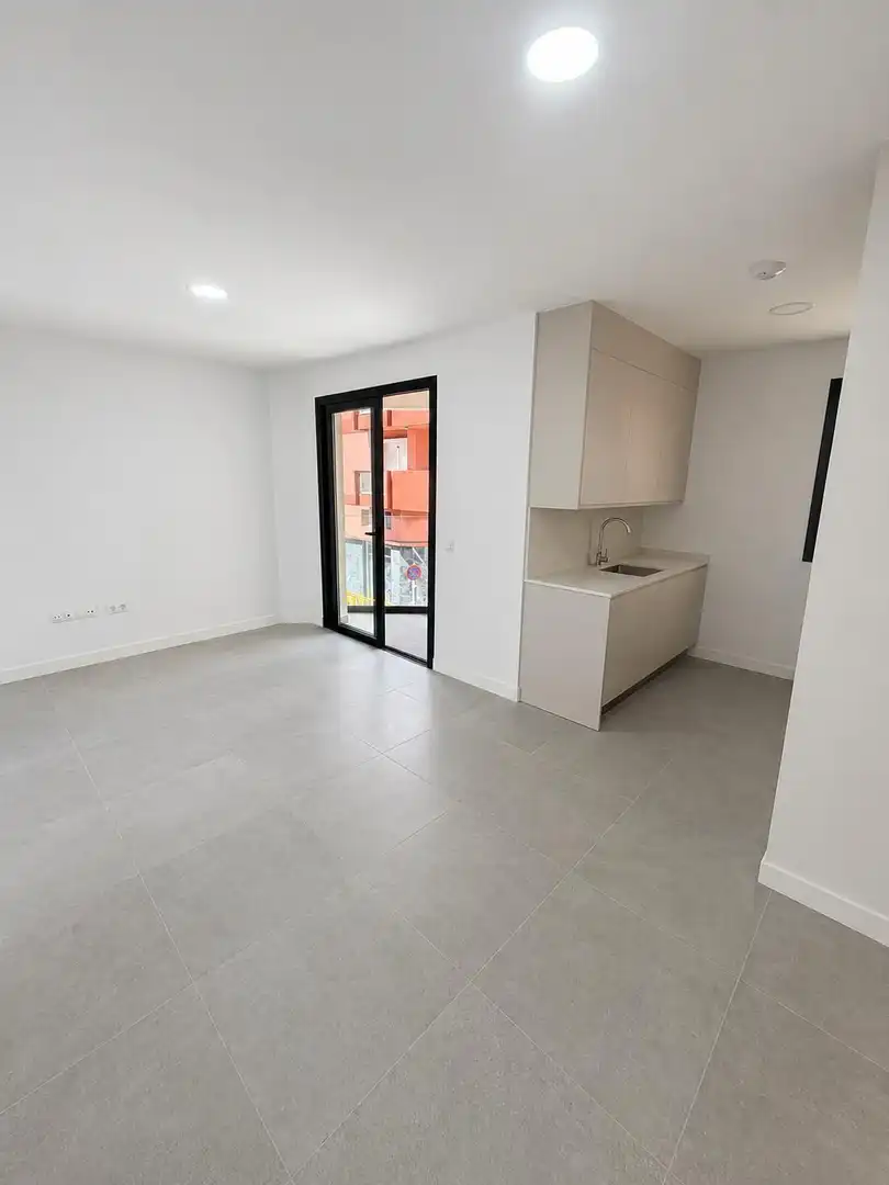 Piso de alquiler en Duggi - Rambla - Los Hoteles