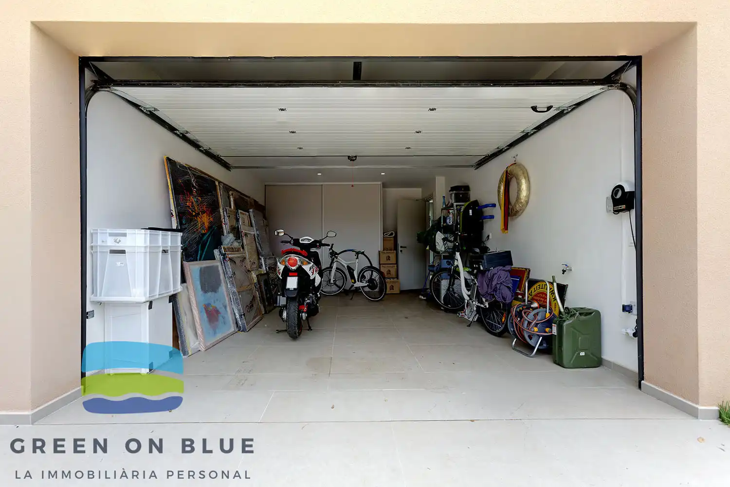 Parking of Houses for sale in Peralada  with Air Conditioner, Oven and Washing machine