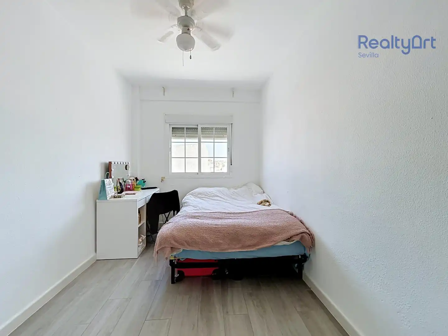 Habitación de Piso en venta en Sevilla con Aire acondicionado, Calefacción y Terraza