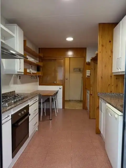 Küche von Wohnung zum Verkauf in Murcia mit Klimaanlage und Abstellraum