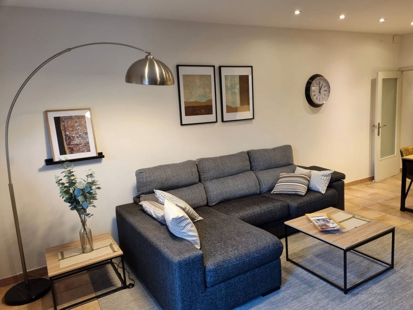 Living room of Flat to rent in  Logroño  with Air Conditioner, Furnished and TV
