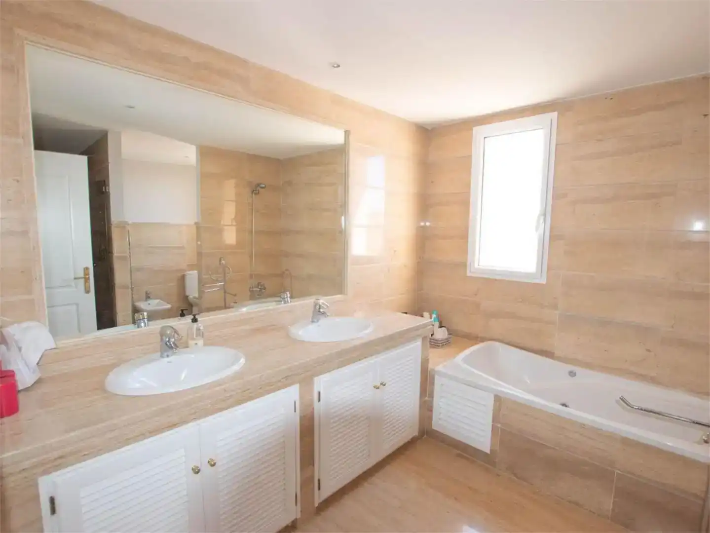 Baño de Ático en venta en Marbella con Aire acondicionado, Jardín privado y Parquet
