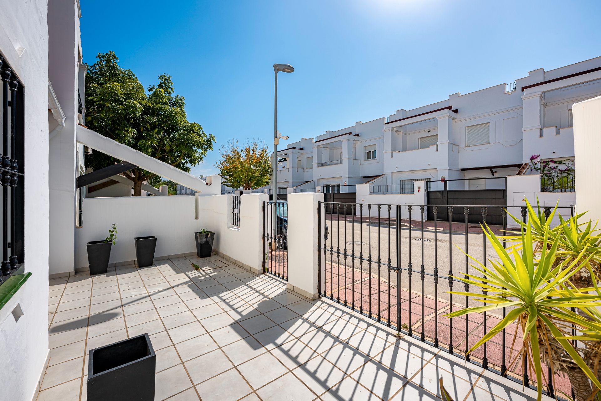 Vista exterior de Casa adosada de lloguer en Marbella amb Aire condicionat, Calefacció i Terrassa